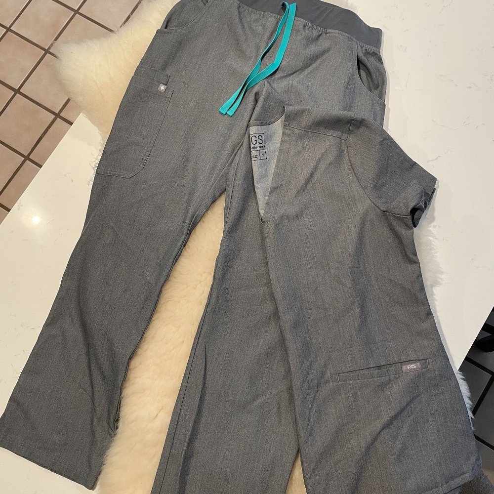 FIGS Scrubs in Graphite s/m